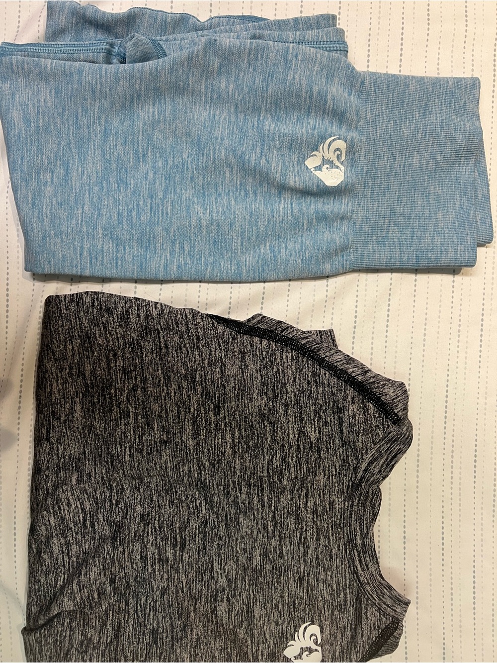 Women’s Best Activewear Bundle – legging and long sleeve shirt Size Medium